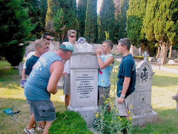Kroatien_11_Pula_Marinefriedhof-milak.jpg  