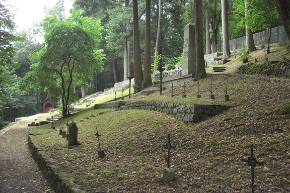 Waldfriedhof-Urfahr-bild-links-neben-der-Kapelle.jpg  